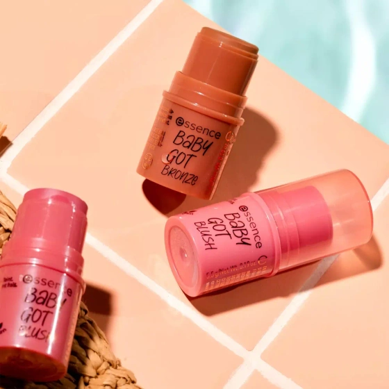 Essence Baby Got Blush kremowy róż w sztyfcie 30 Rose All Day 5,5 g