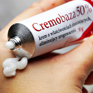 Cremobaza 50% krem z mocznikiem o właściwościach złuszczających eliminujący zrogowacenia 30 g
